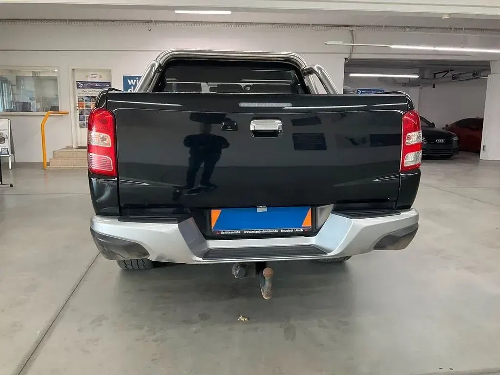 Gebraucht Mitsubishi L Top 181 PS (133 kW) 2016 Schwarz SUV
