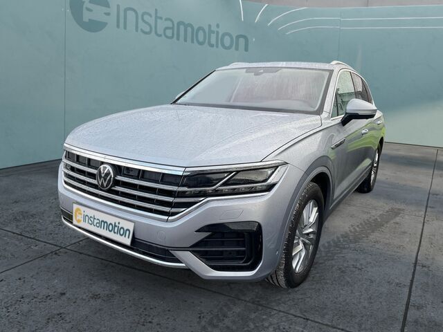 Silber Gebraucht 2022 VW Touareg Elegance SUV | 63.195 € (Teuer) - Bild 1/2
