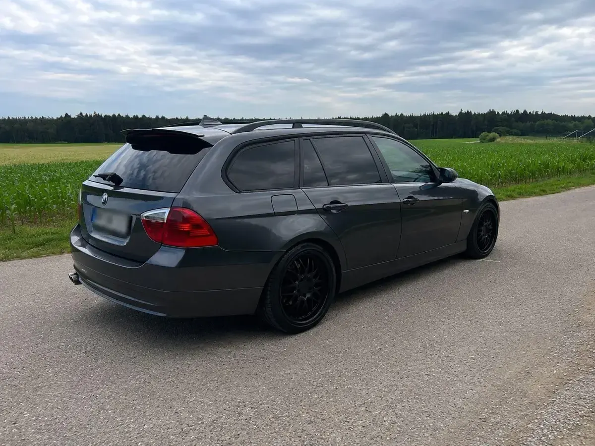 Gebraucht BMW 320 163 PS (119 kW) 2006 Grau Kombi