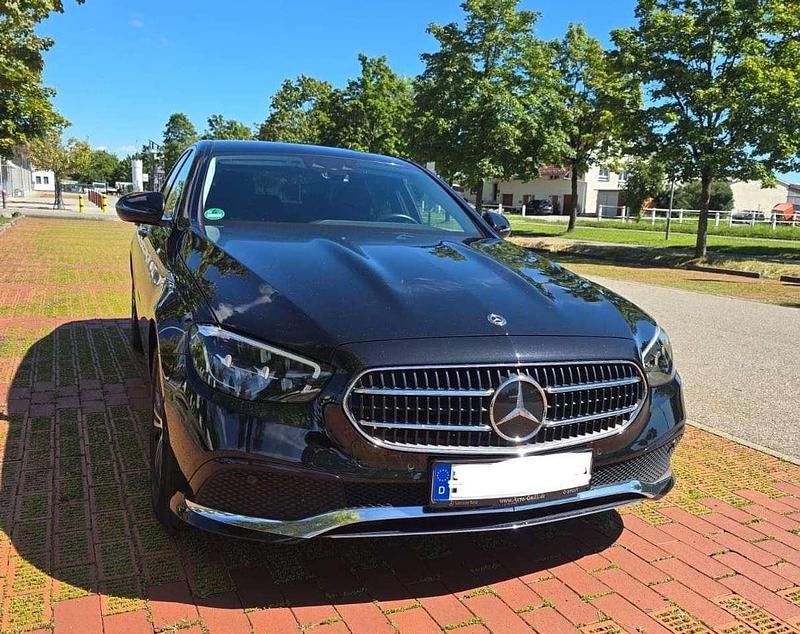 Schwarz Gebraucht 2021 Mercedes E220 Avantgarde Limousine | 41.000 € (Fairer Preis) - Bild 1/4