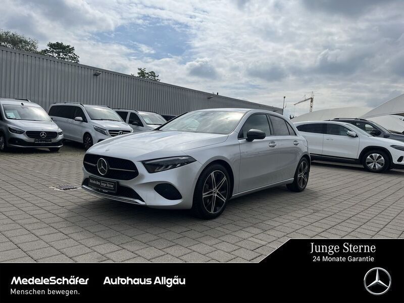 Iridiumsilber Gebraucht 2023 Mercedes A200 Progressive Limousine | 32.750 € (Etwas zu teuer) - Bild 1/4