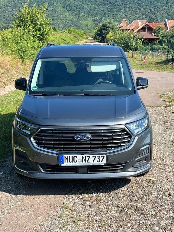 Grau Gebraucht 2023 Ford Tourneo Titanium Van / Kleinbus | 28.200 € (Guter Preis) - Bild 1/4