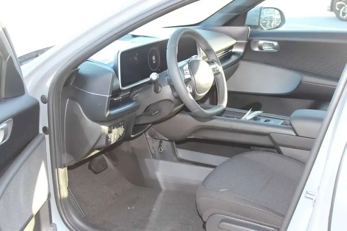 Gebraucht Hyundai Ioniq 6 36 kW (50 PS) 2024 Transmission blue pearl Limousine