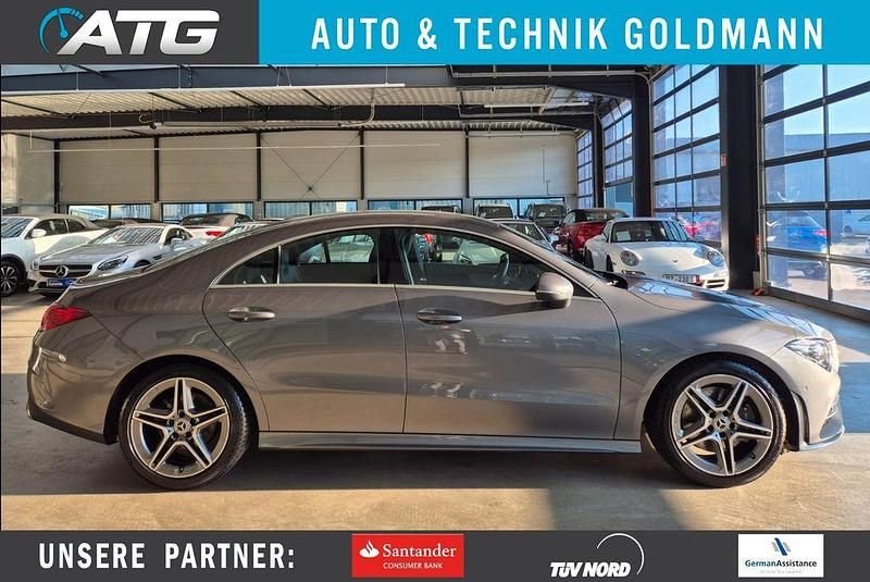 Mountaingrau Gebraucht 2023 Mercedes CLA200 AMG line Coupé | 30.490 € (Guter Preis) - Bild 1/4