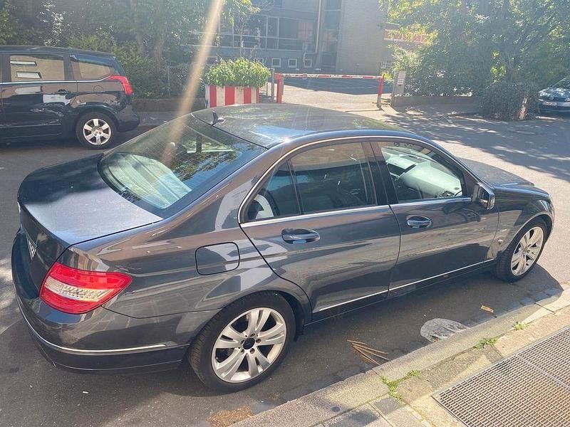 Gebraucht Mercedes C180 Elegance 156 PS (114 kW) 2010 Grau Limousine