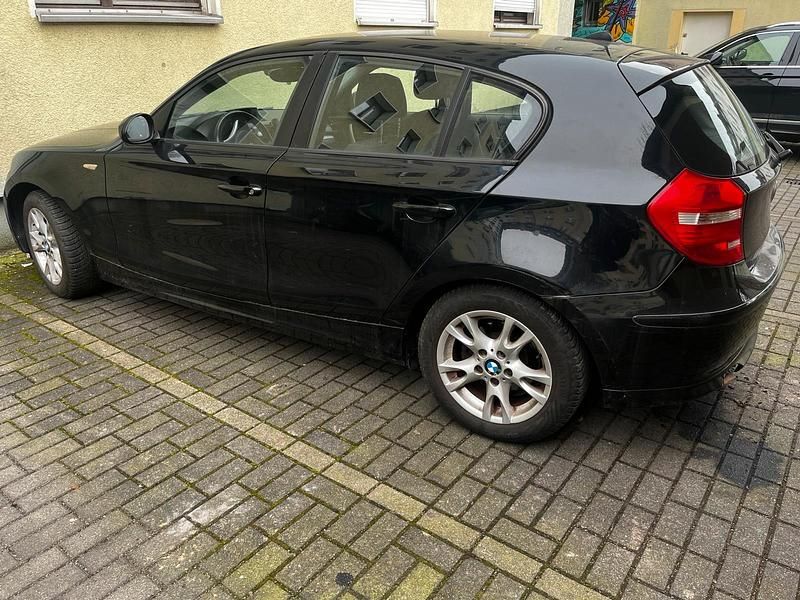 Gebraucht BMW 116 122 PS (89 kW) 2009 Schwarz Kleinwagen