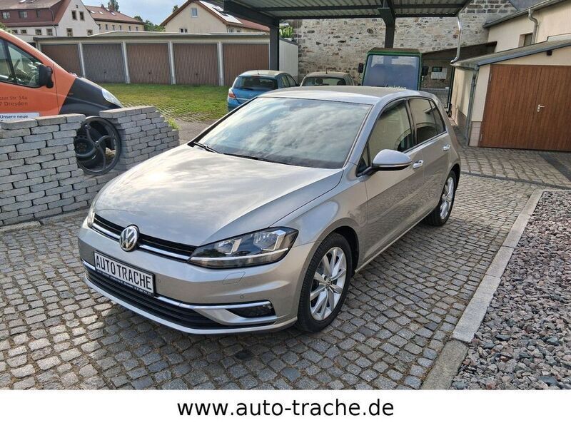 Tungsten silver metallic Gebraucht 2018 VW Golf VII Sound Limousine | 14.300 € (Guter Preis) - Bild 1/4
