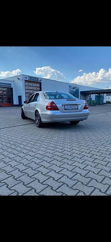 Gebraucht Mercedes E320 204 PS (150 kW) 2004 Silber Limousine