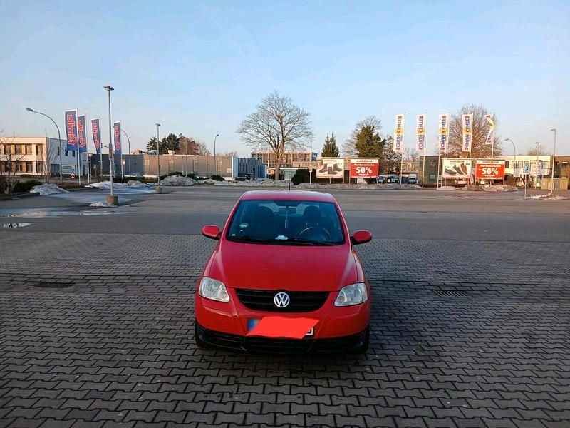 Gebraucht VW Fox 54 PS (39 kW) 2009 Rot Kleinwagen