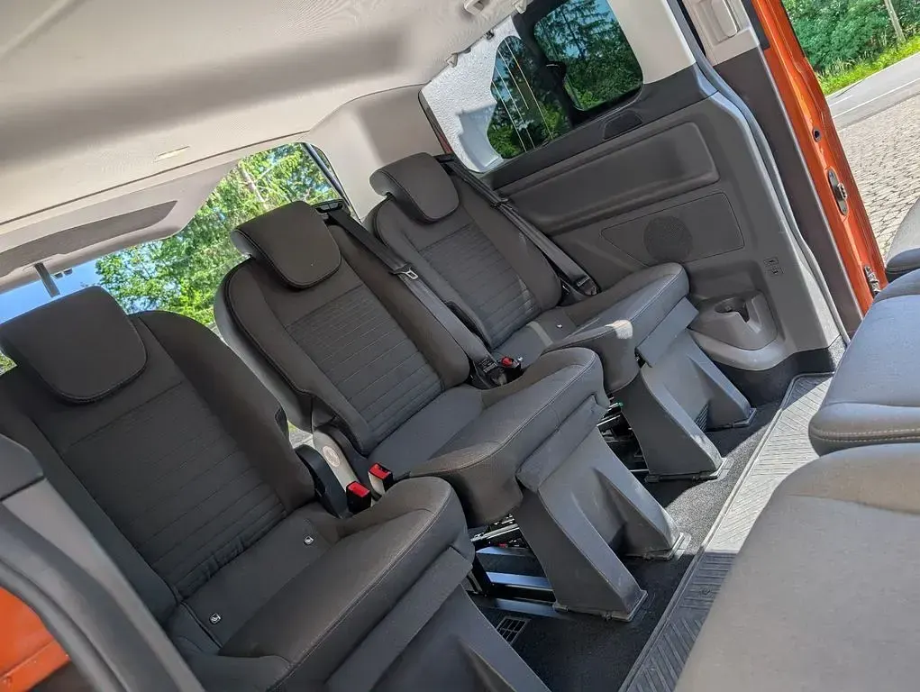Gebraucht Ford Tourneo 150 PS (110 kW) 2023 Orange Van / Kleinbus