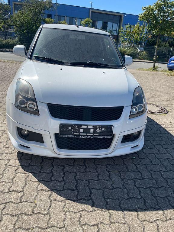 Weiß Gebraucht 2010 Suzuki Swift Sport Kleinwagen | 3.299 € (Fairer Preis) - Bild 1/4