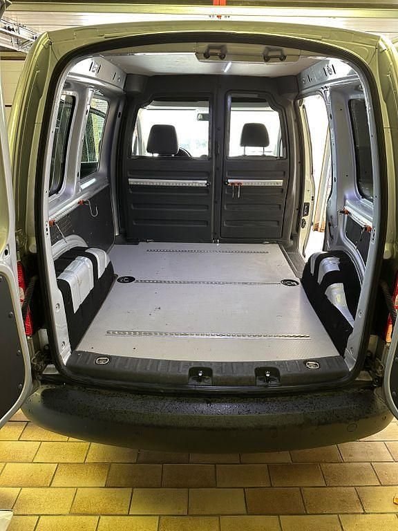 Second-hand VW Caddy 102 CP (75 kW) 2015 Argintiu Monovolum