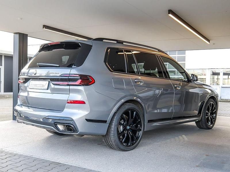 Gebraucht BMW X7 M Sport 352 PS (258 kW) 2025 Grau SUV