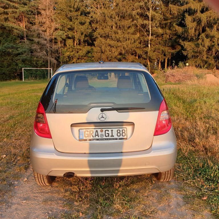 Silber Gebraucht 2009 Mercedes A180 Van / Kleinbus | 4.150 € (Guter Preis) - Bild 1/4