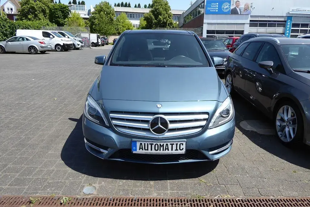 Gebraucht Mercedes B180 122 PS (89 kW) 2012 Blau Kleinwagen