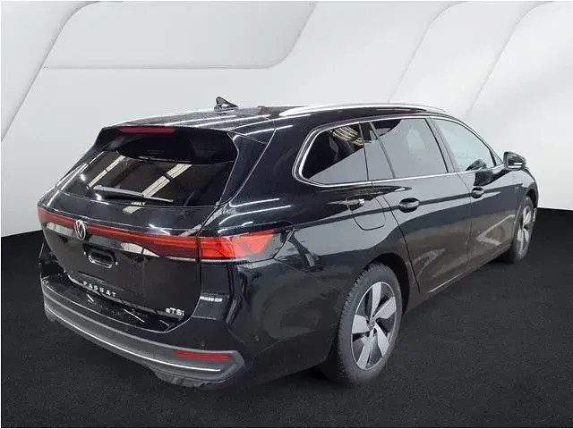 Usata VW Passat Business 150 CV (110 kW) 2025 Nero Station wagon