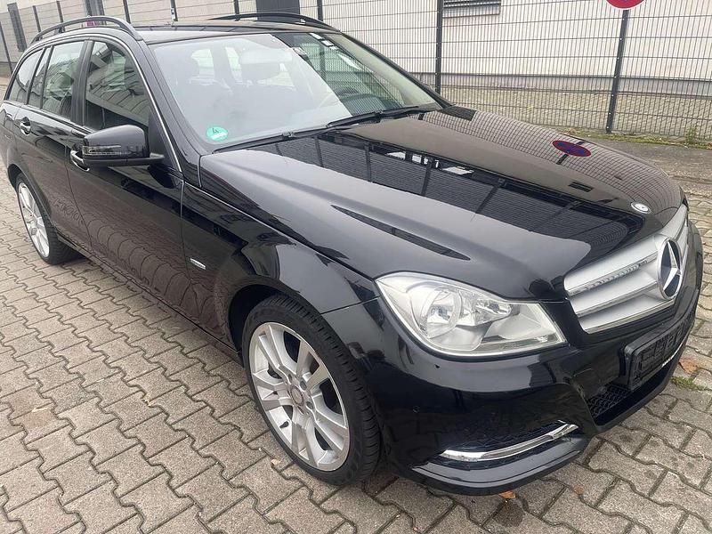 Gebraucht Mercedes C180 156 PS (114 kW) 2013 Schwarz  unilack Kombi