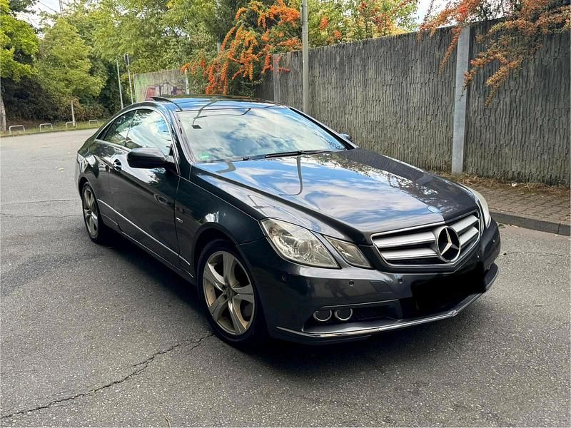 Grau Gebraucht 2009 Mercedes E350 Coupé | 6.900 € (Superpreis) - Bild 1/4
