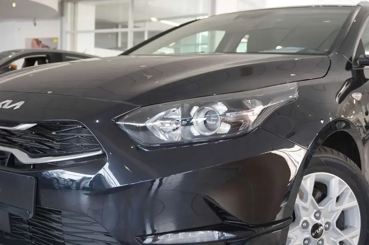 Gebraucht Kia Ceed Sportswagon 136 PS (100 kW) 2023 Black pearl metallic Kombi