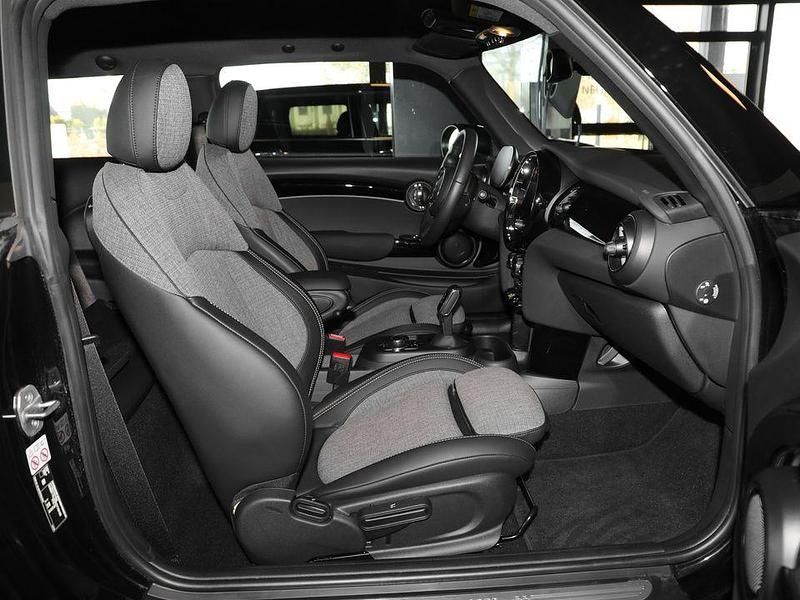 Gebraucht Mini Cooper SE Classic 135 kW (184 PS) 2023 Schwarz Kleinwagen