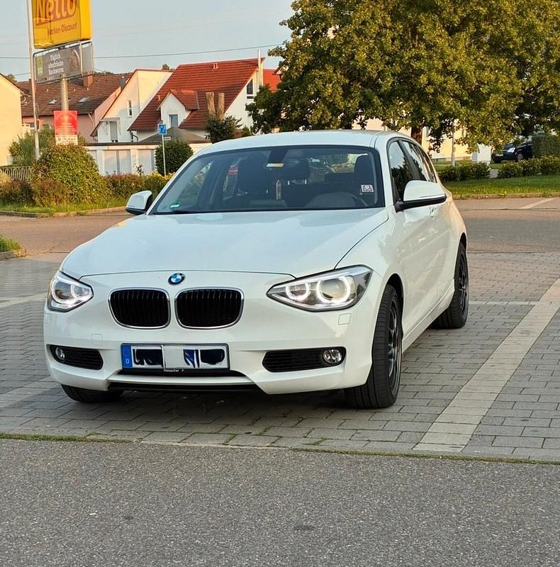 Weiß Gebraucht 2015 BMW 118 Kleinwagen | 7.300 € (Guter Preis) - Bild 1/4