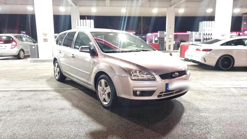 Gebraucht Ford Focus 100 PS (73 kW) 2008 Silber Kombi