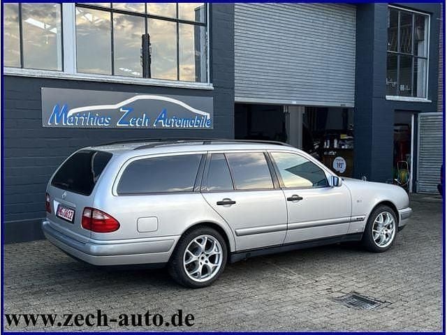 Gebraucht Mercedes E230 Classic 150 PS (110 kW) 1997 Silber Kombi