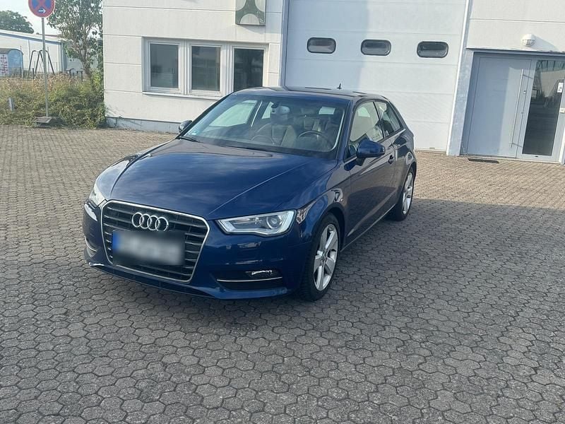 Blau Gebraucht 2013 Audi A3 Kleinwagen | 9.600 € (Fairer Preis) - Bild 1/4