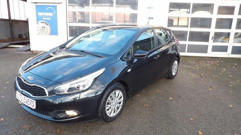 Schwarz Gebraucht 2015 Kia Ceed Kleinwagen | 8.400 € (Fairer Preis) - Bild 1/4