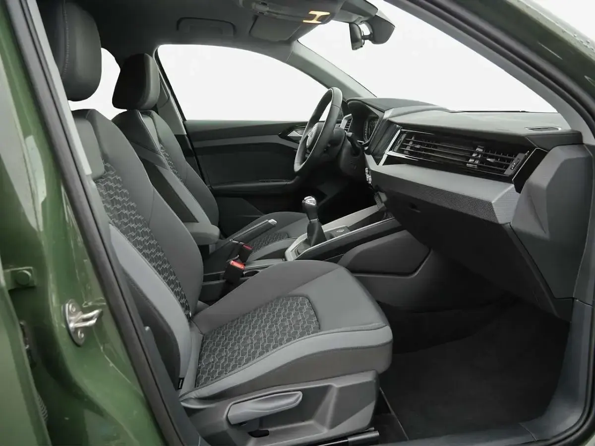 Gebraucht Audi A1 95 PS (69 kW) 2025 Distriktgrün metallic SUV