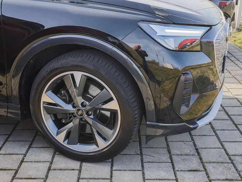 Gebraucht Audi Q4 e-tron Comfort 150 kW (204 PS) 2023 Mythosschwarz SUV