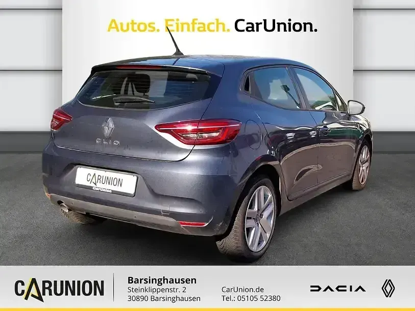 Używany Renault Clio V SE 67 KM (49 kW) 2021 Szary Sedan/Limuzyna