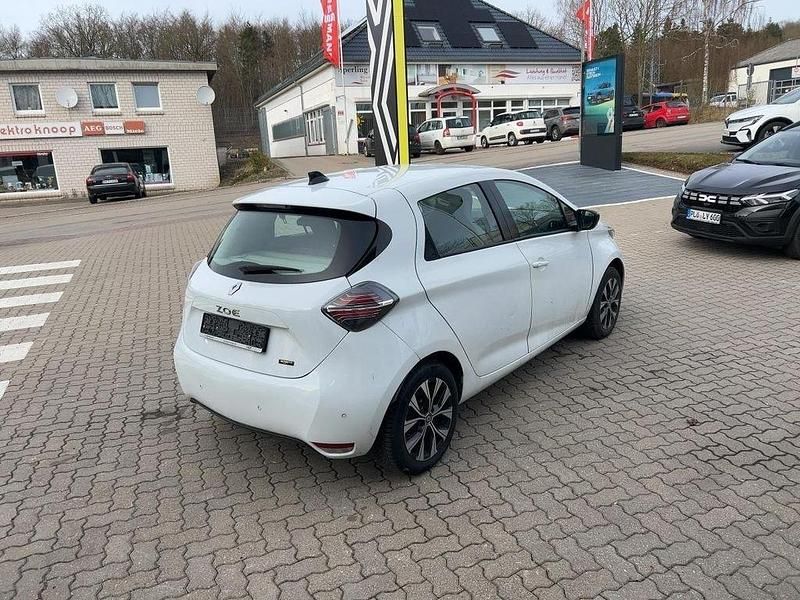 Gebraucht Renault Zoe Evolution 80 kW (110 PS) 2023 Arktis weiß Kleinwagen