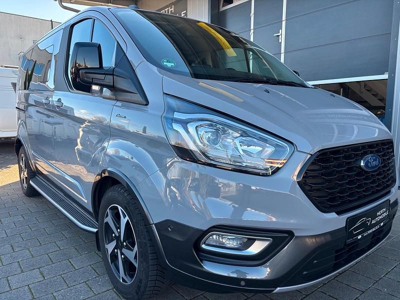 Grau Gebraucht 2023 Ford Tourneo Active Van / Kleinbus | 37.999 € (Guter Preis) - Bild 1/4