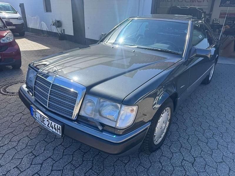 Second-hand Mercedes E300 220 CP (161 kW) 1990 Negru Coupe