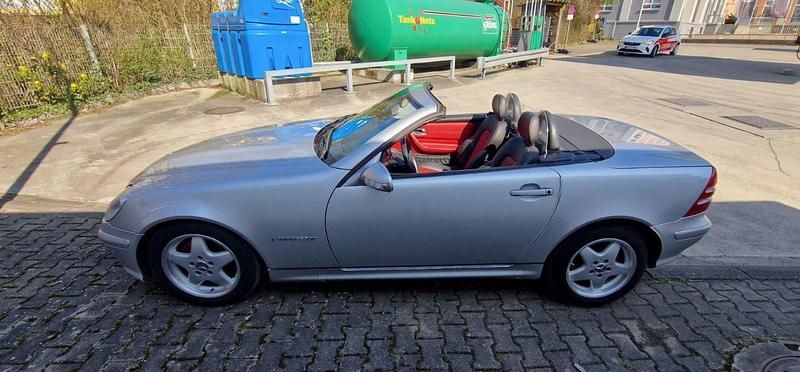 Gebraucht Mercedes SLK230 193 PS (141 kW) 2000 Silber Cabrio