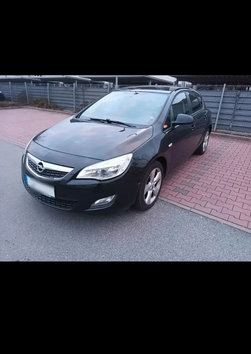 Gebraucht Opel Astra 140 PS (102 kW) 2011 Schwarz Limousine