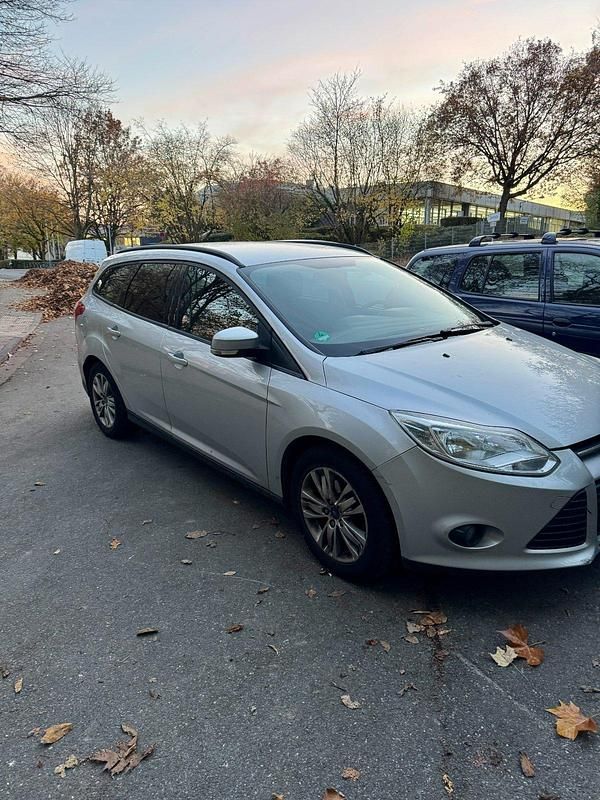 Gebraucht Ford Focus Trend 95 PS (69 kW) 2012 Silber Kombi