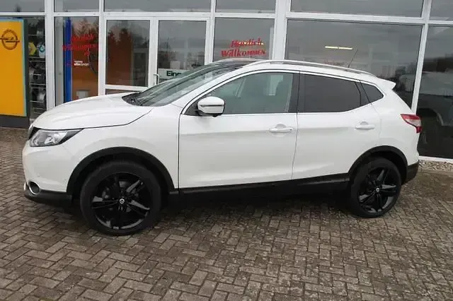 Gebraucht Nissan Qashqai Black Edition 131 PS (96 kW) 2016 Weiß SUV