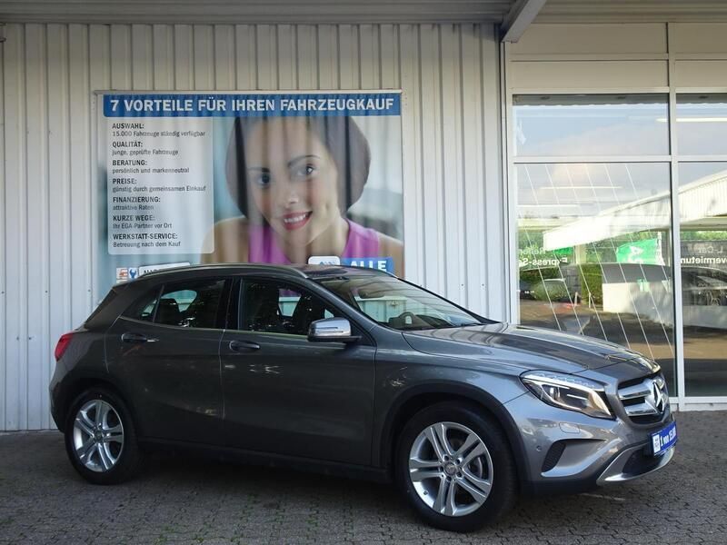 Mountaingrau metalliclack Gebraucht 2017 Mercedes GLA180 Urban SUV | 16.834 € (Fairer Preis) - Bild 1/4