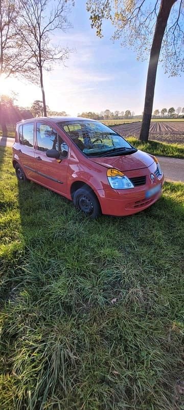 Usata Renault Modus 75 CV (55 kW) 2004 Rosso Monovolume