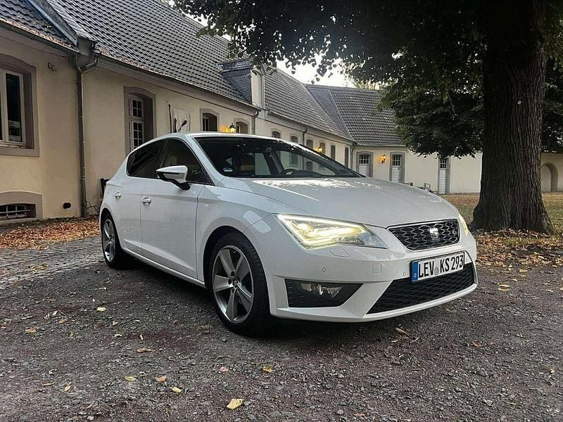 Weiß Gebraucht 2016 Seat Leon FR Limousine | 11.100 € (Guter Preis) - Bild 1/4