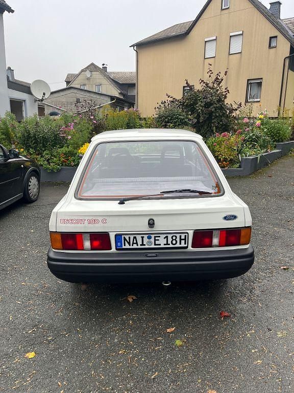 Weiß Gebraucht 1989 Ford Escort Coupé | 5.250 € - Bild 1/4