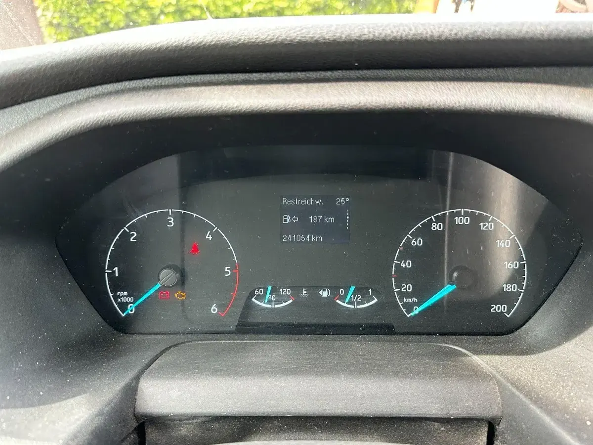 Gebraucht Ford Transit 131 PS (96 kW) 2021 Weiß Van / Kleinbus
