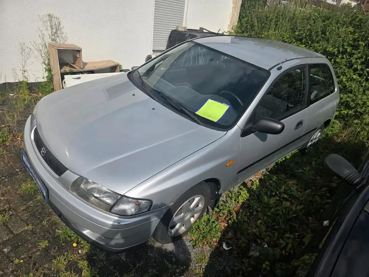Gebraucht Mazda 323 88 PS (64 kW) 1998 Silber Limousine