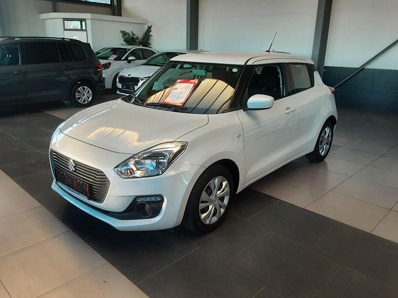 Weiß Gebraucht 2020 Suzuki Swift Kleinwagen | 10.790 € (Fairer Preis) - Bild 1/4