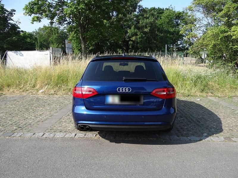 Gebraucht Audi A4 143 PS (105 kW) 2012 Blau Kombi