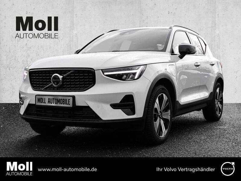 Cloud blue, solid / solid Gebraucht 2023 Volvo XC40 Plus SUV | 38.080 € (Superpreis) - Bild 1/4
