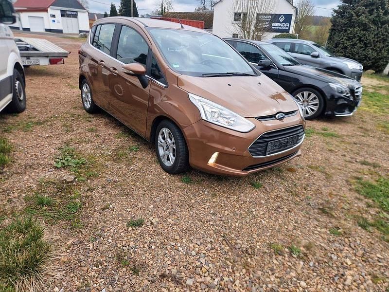 Gebraucht Ford B-MAX Titanium 105 PS (77 kW) 2016 Braun Van / Kleinbus