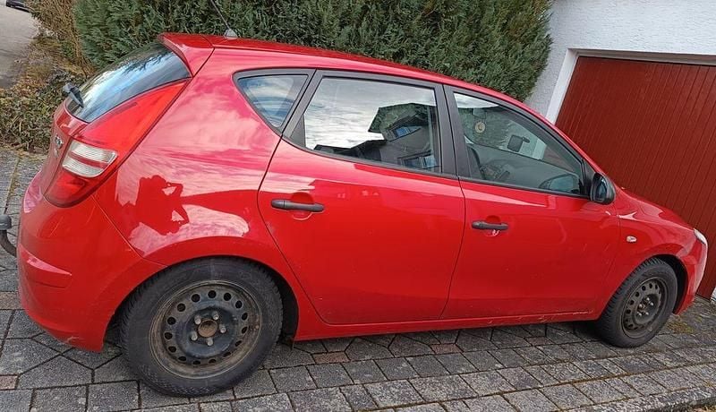 Gebraucht Hyundai i30 Comfort 109 PS (80 kW) 2009 Rot Limousine